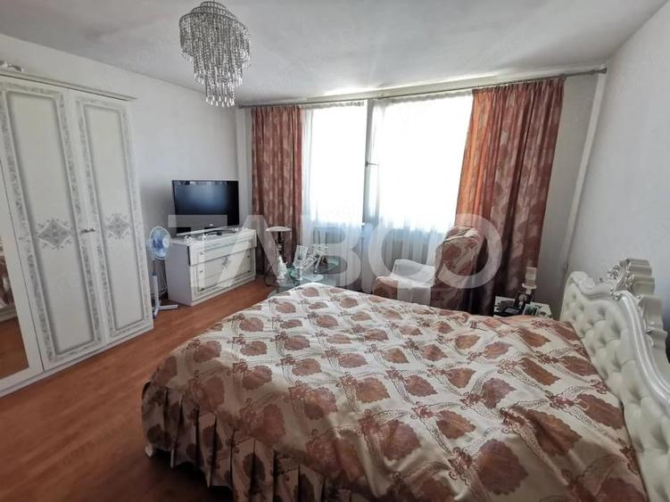 Casă cu 5 camere cu Teren 687 Mp în Central