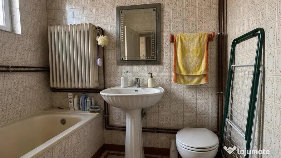 Apartament cu 3 camere semidecomandat în Floreasca