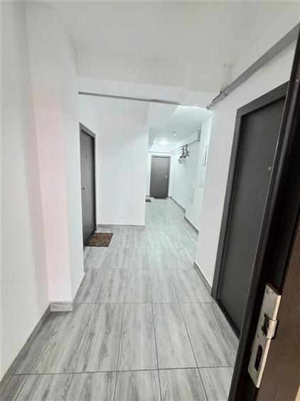 Apartament cu 3 camere decomandat, mobilat în Palazu Mare