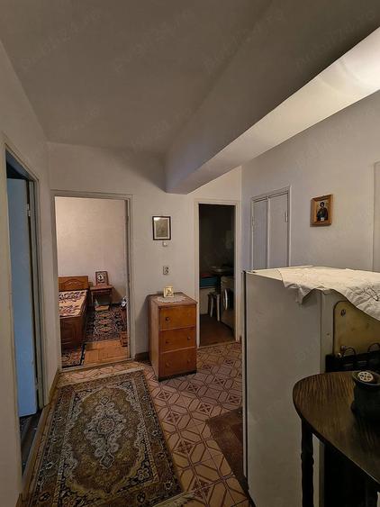 Apartament cu 3 camere decomandat în Pod