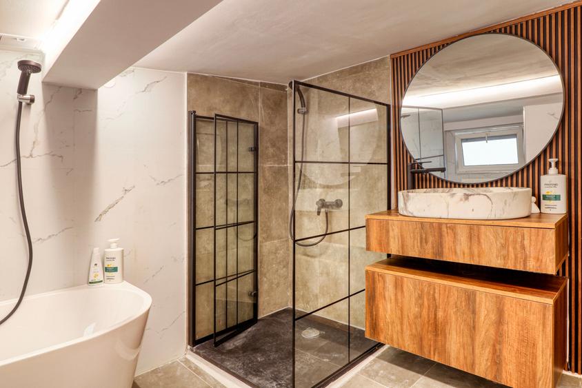Apartament cu 3 camere decomandat, mobilat în Primăverii