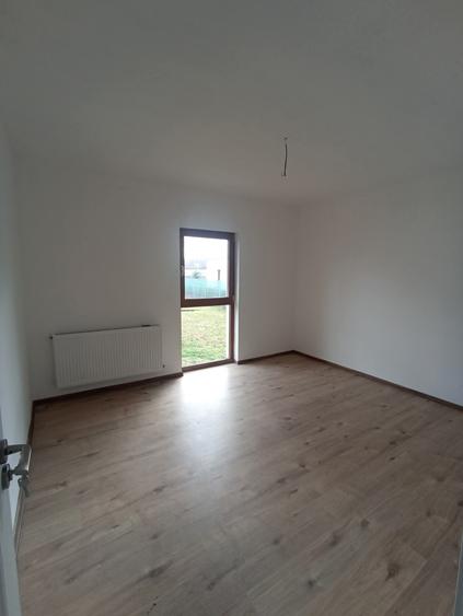 Casă individuală cu 3 camere cu Teren 440 Mp în Periferie