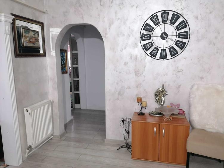 Apartament cu 4 camere decomandat în Dacia