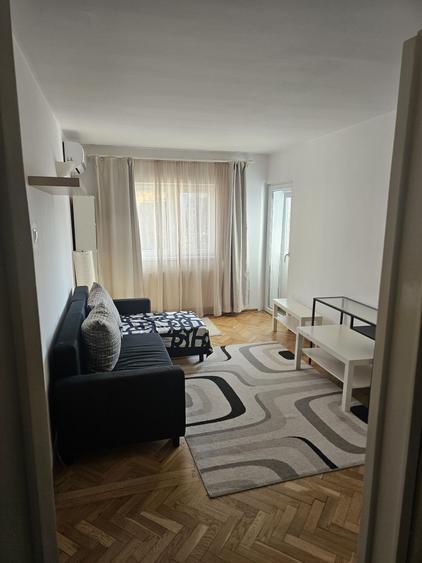 Apartament cu 4 camere semidecomandat în Grigorescu