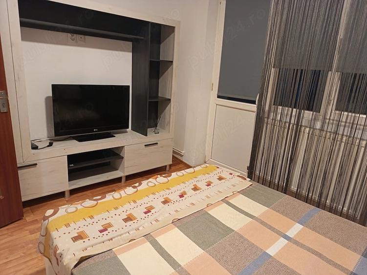 Apartament cu 3 camere decomandat în Patria