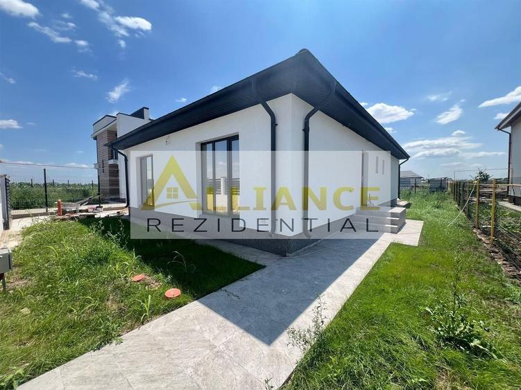 Casă individuală cu 4 camere decomandat cu Canalizare în Berceni