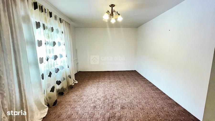 Casă cu 4 camere în Sărărie