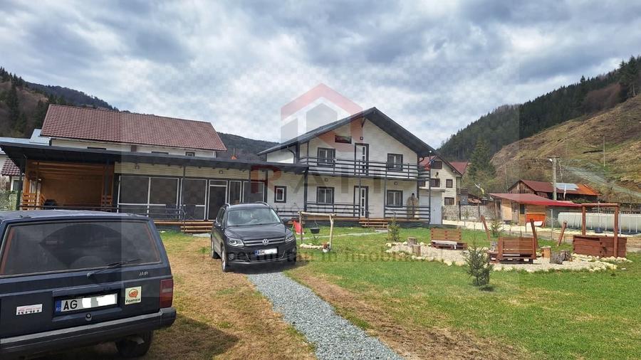 Casă individuală cu 5 camere cu Canalizare în Rucăr