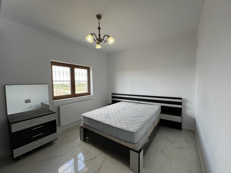 Casă individuală cu 4 camere cu Piscina în Frumușani