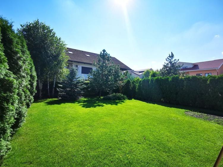 Duplex cu 5 camere cu Canalizare în Iancu Nicolae