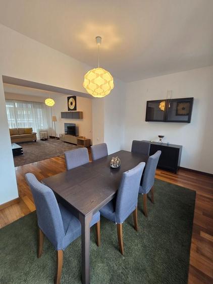 Apartament cu 4 camere decomandat în Herăstrău