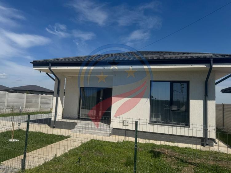 Casă cu 3 camere cu Canalizare în Cârcea