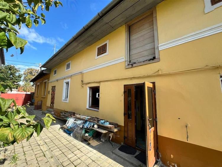Casă individuală cu 4 camere cu Canalizare în Sud-Est