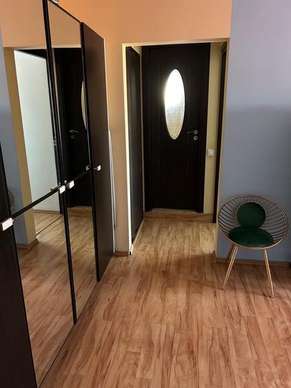 Apartament cu 3 camere decomandat în Exterior Vest