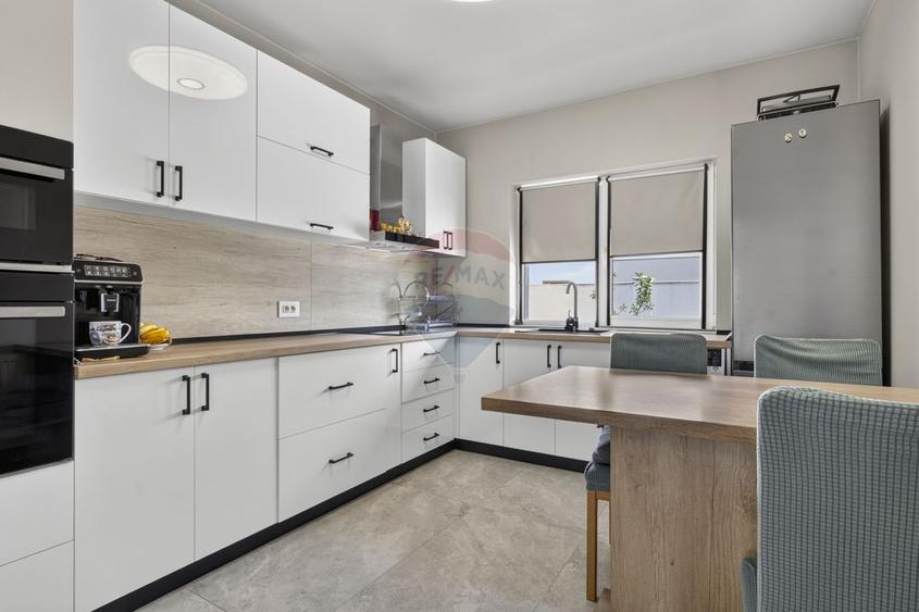 Duplex cu 8 camere cu Teren 491 Mp în Vladimirescu