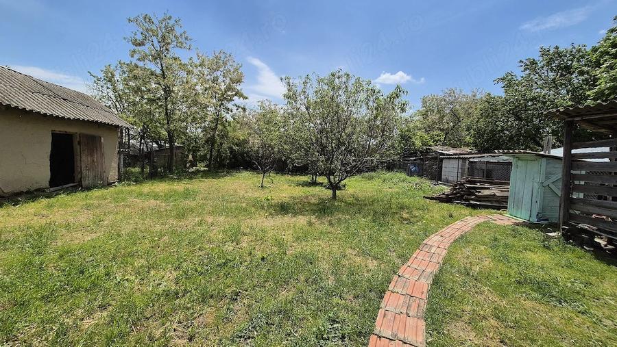 Casa si teren 1005 mp de vanzare in Platonesti strada principala - 1