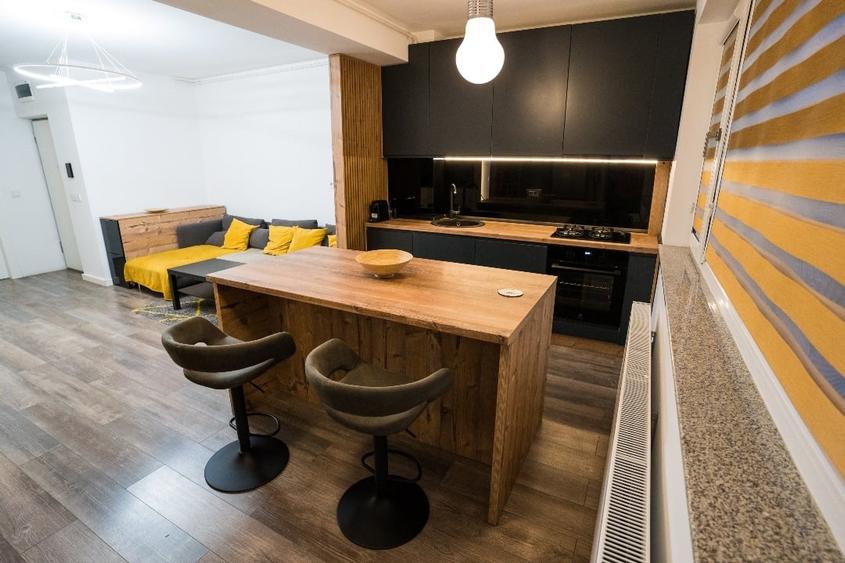 Apartament cu 2 camere semidecomandat, mobilat în Central