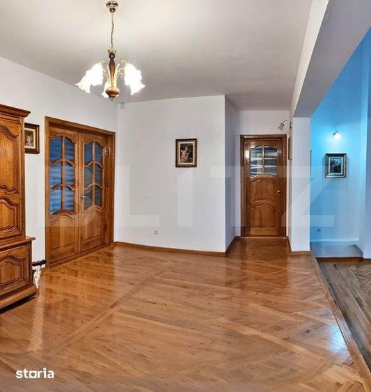 Casă cu 10 camere cu Teren 1178 Mp în Micro 6