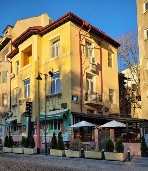 Casă individuală cu 8 camere cu Canalizare în Grădina Icoanei