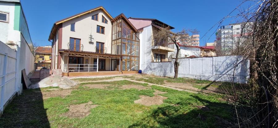 Casă individuală cu 7 camere cu Canalizare în Berceni