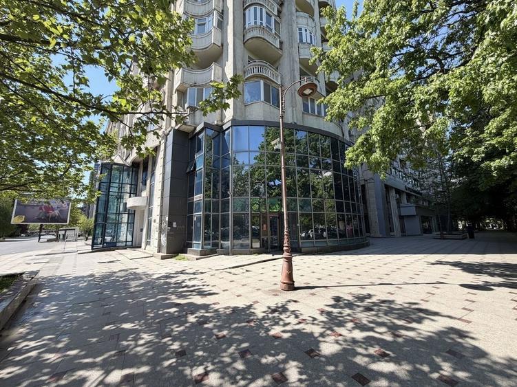 Spatiu Comercial  | Bd.Unirii | 845 mp | Vizibilitate Premium - 1