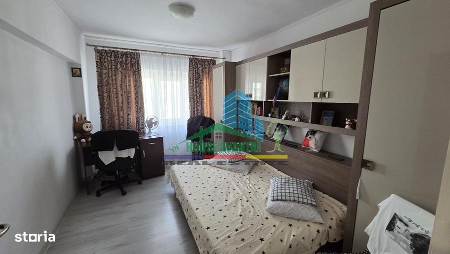 Apartament cu 3 camere decomandat în Brăilei
