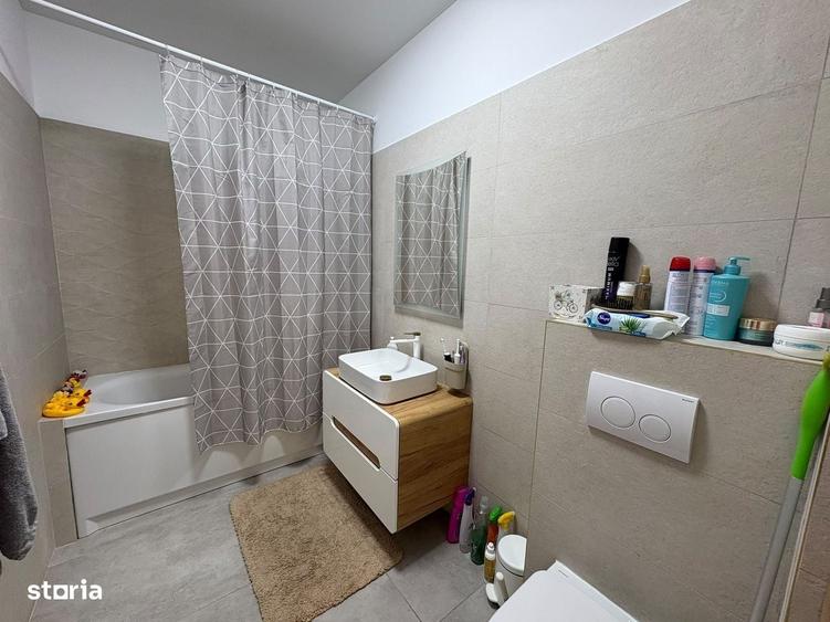 Apartament cu 3 camere semidecomandat în Vest