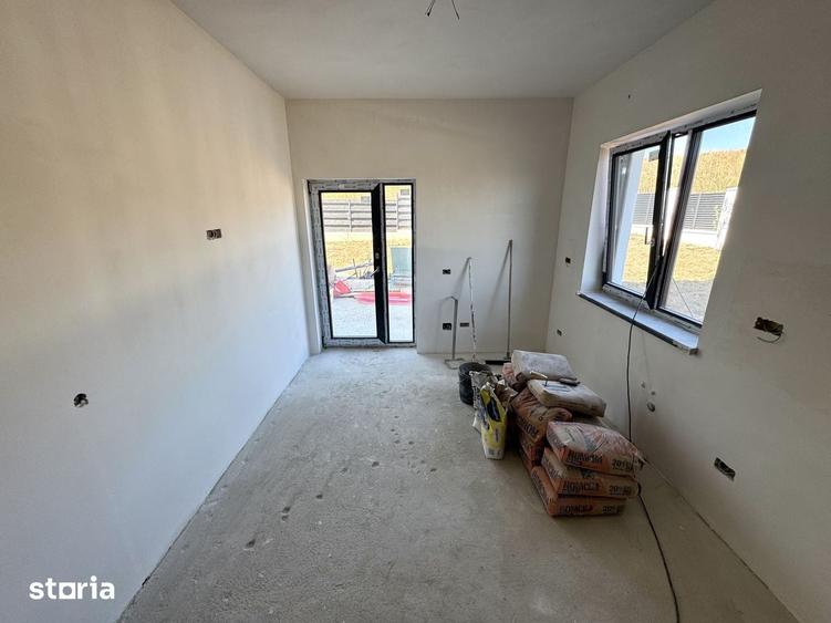Casă cu 5 camere cu Teren 700 Mp în Bucium