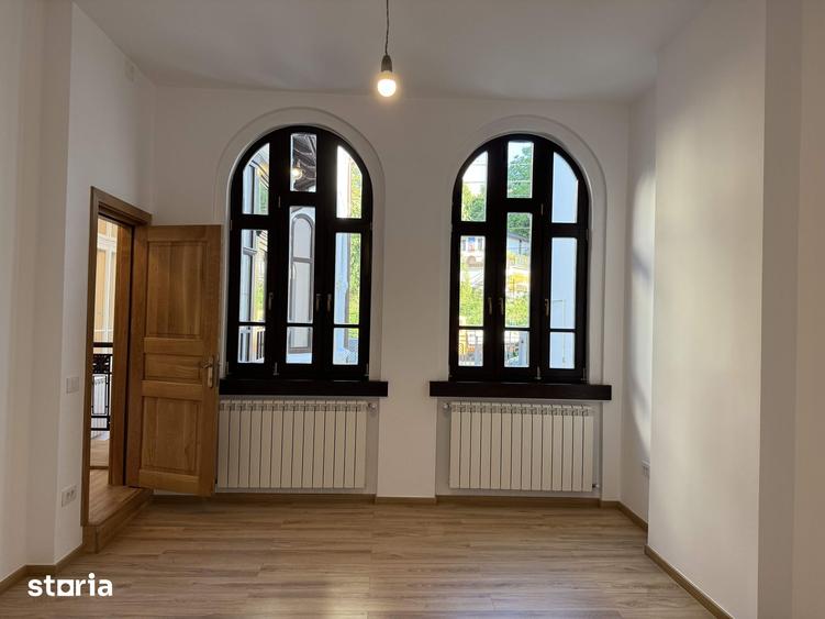Casă cu 6 camere cu Teren 1000 Mp în Central