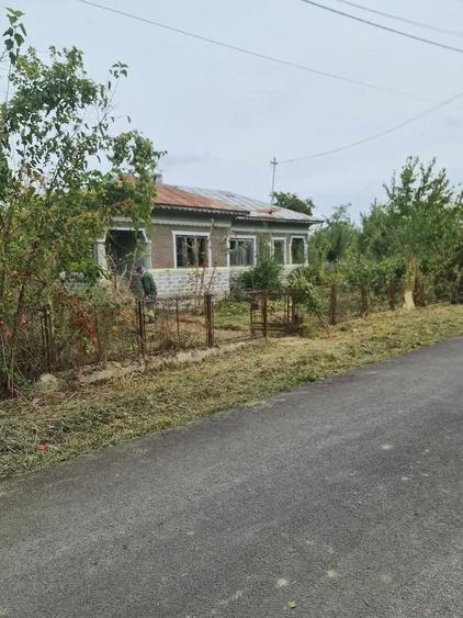 Casă cu 3 camere cu Teren 1314 Mp în Central