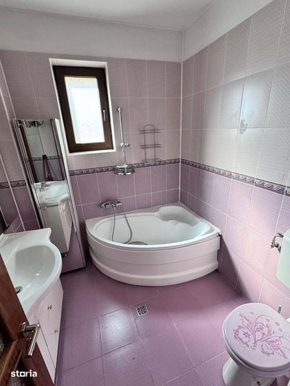 Apartament cu 3 camere în P-ța Alba Iulia