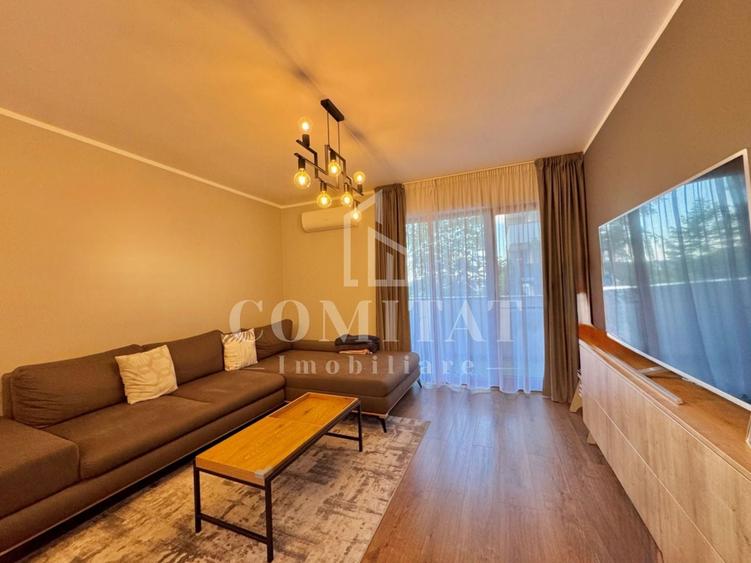 Apartament cu 3 camere semidecomandat, mobilat în Europa