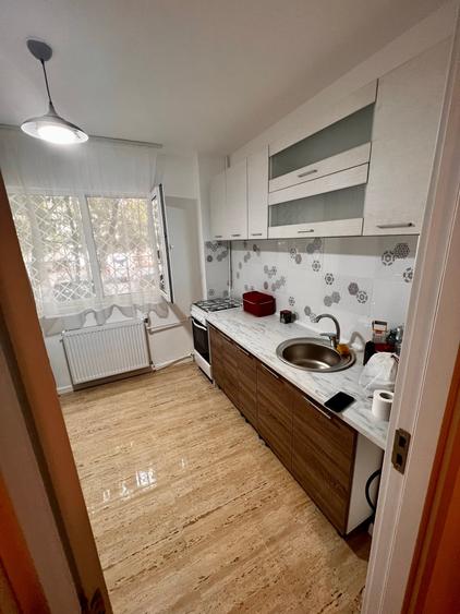 Apartament cu 2 camere semidecomandat, mobilat în Vitan