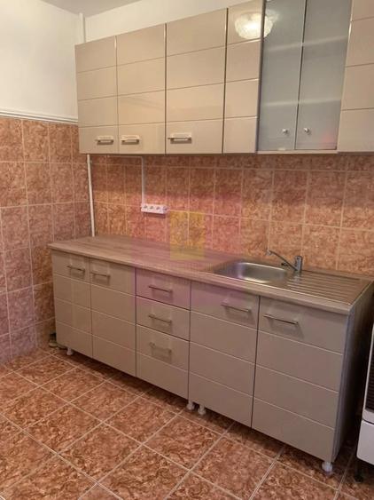 Apartament cu 3 camere decomandat în Colentina