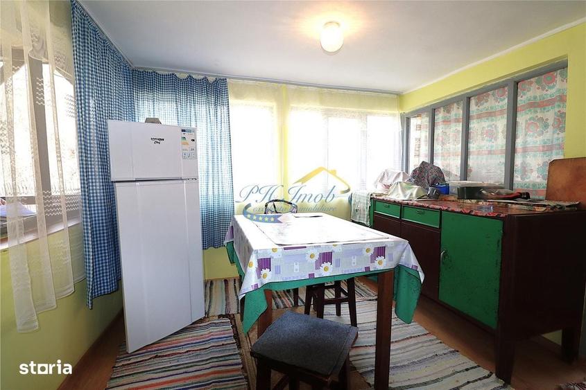 Casă cu 4 camere în Adunați