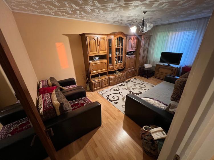 Apartament cu 3 camere decomandat în Militari