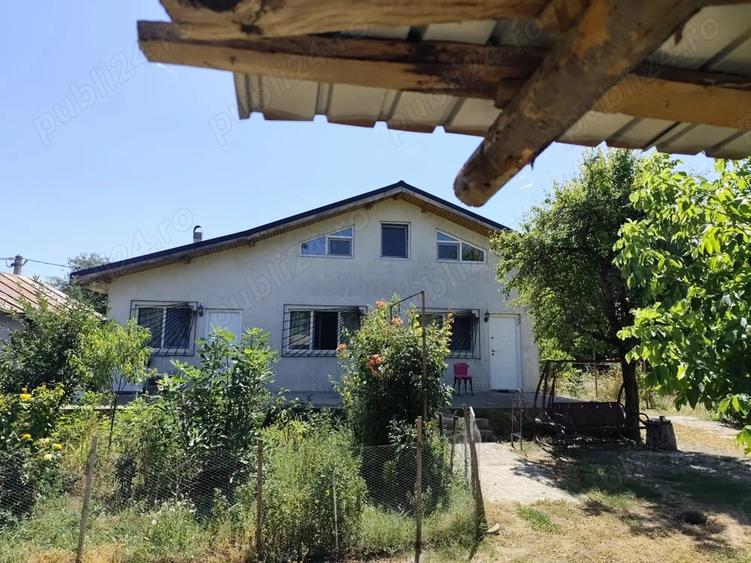 Casă cu 4 camere cu Teren 2000 Mp în Valea Măcrișului