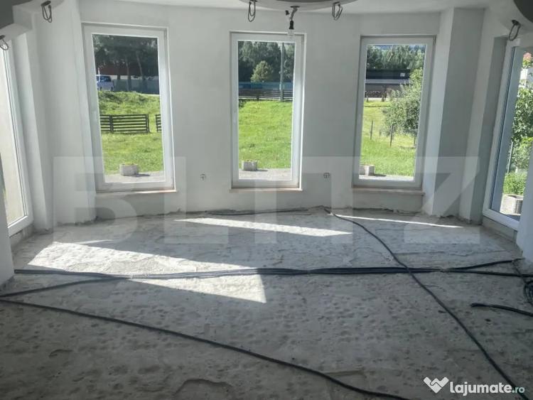 Casă cu 5 camere cu Teren 1755 Mp în Central