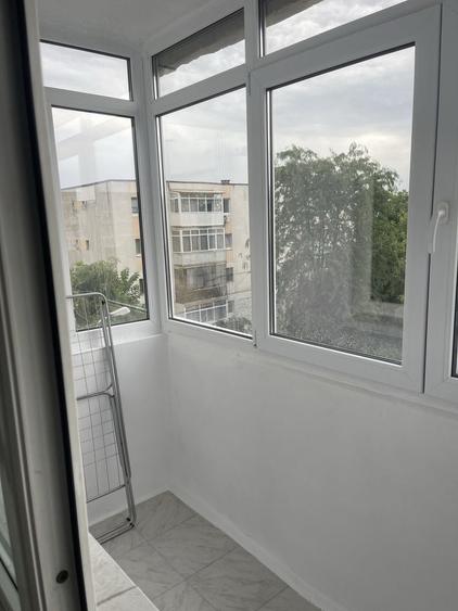Garsonieră decomandată în Vest