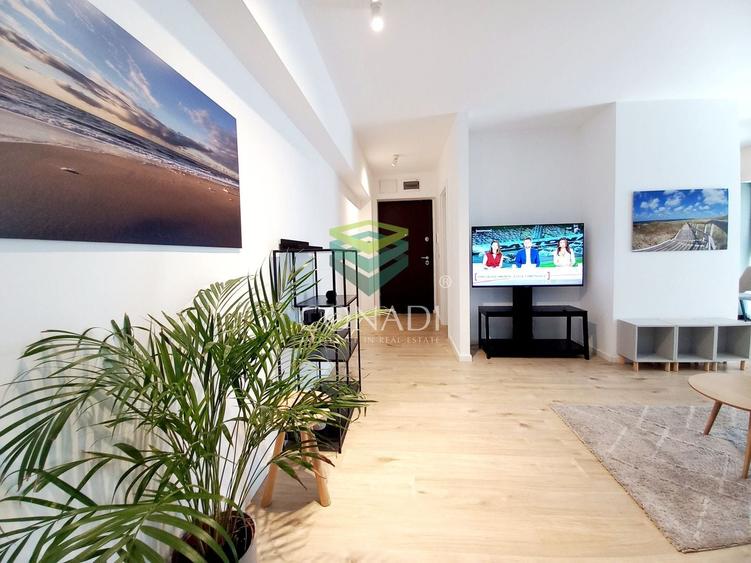 Apartament cu 3 camere semidecomandat în Aviației