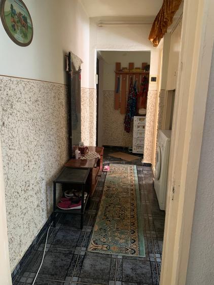 Apartament cu 3 camere semidecomandat în Km 4-5