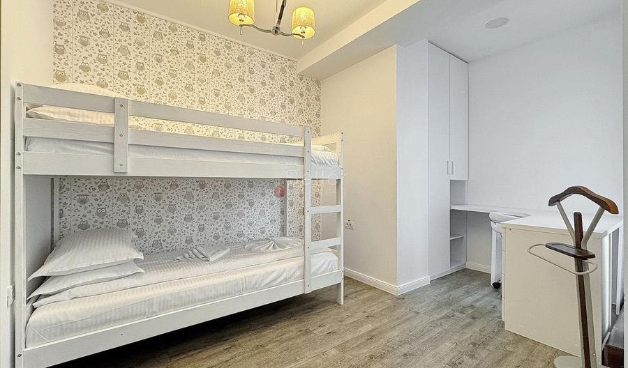 Apartament cu 5 camere decomandat, mobilat în Poiana Brașov