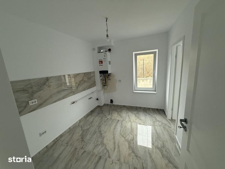 Casă cu 4 camere cu Teren 300 Mp în Bucium