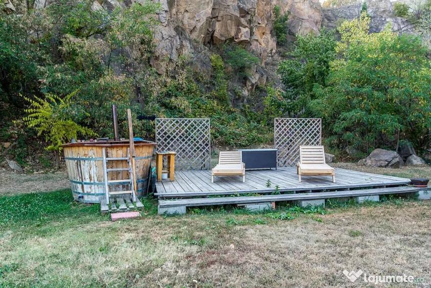 Casă cu 5 camere cu Teren 12000 Mp în Barațca