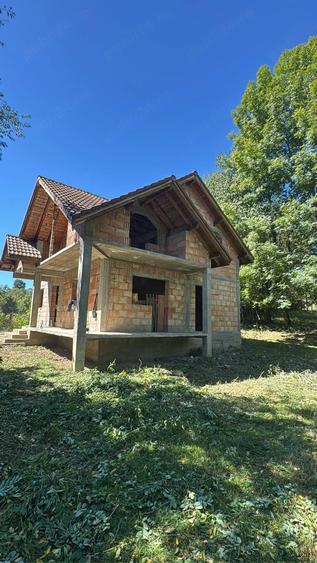 Casă cu 4 camere cu Teren 500 Mp în Blănoiu
