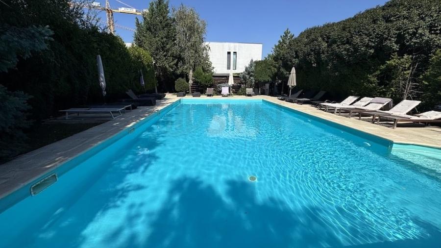 Apartament cu 3 camere semidecomandat, mobilat în Iancu Nicolae