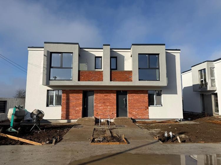 Casă individuală cu 4 camere cu Teren 350 Mp în Tunari