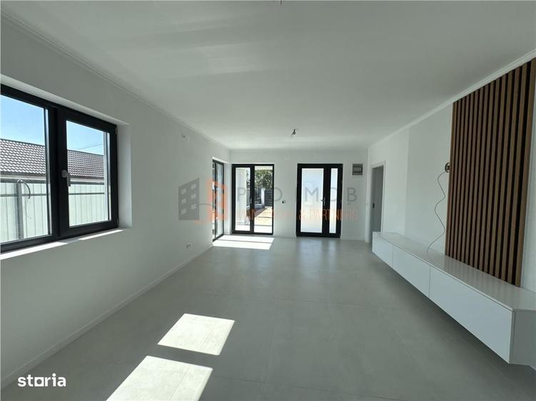 Casă cu 4 camere în Căpățânești