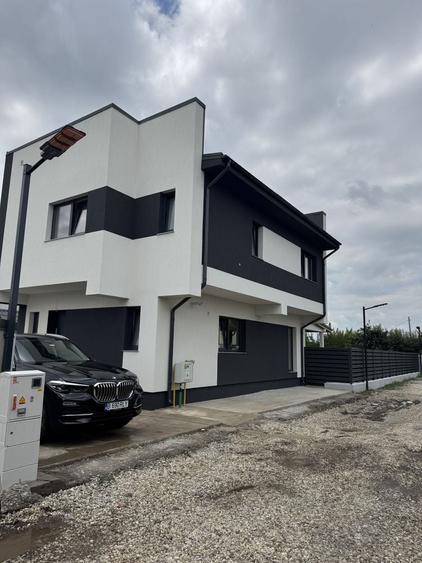 Casă cu 4 camere în Central