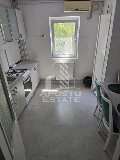 Apartament cu 3 camere decomandat, mobilat în Medicină